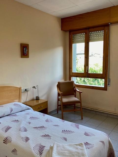 Residencia Sagrada Familia Hotel La Seu d'Urgell Buitenkant foto