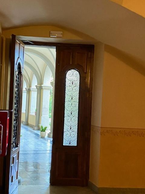 Residencia Sagrada Familia Hotel La Seu d'Urgell Buitenkant foto